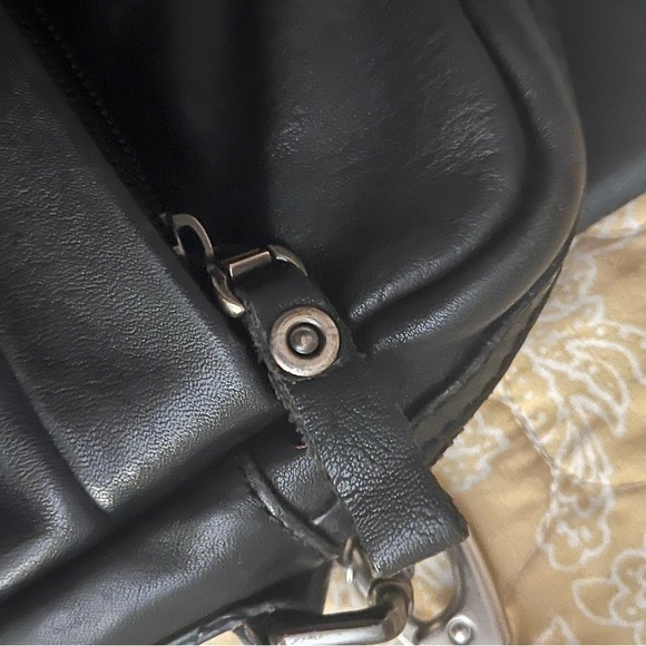 Authentic Gucci leather zippered tote - Picture 9 of 12